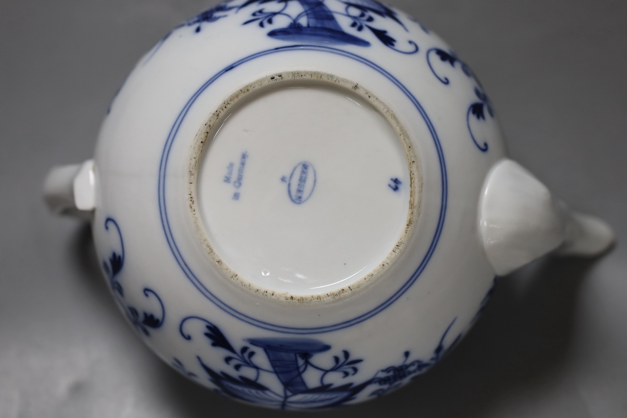 A Meissen style blue and white onion pattern teapot, 27cm